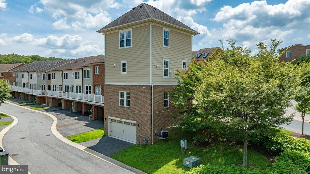 Photo of 304 PARKVIEW AVENUE