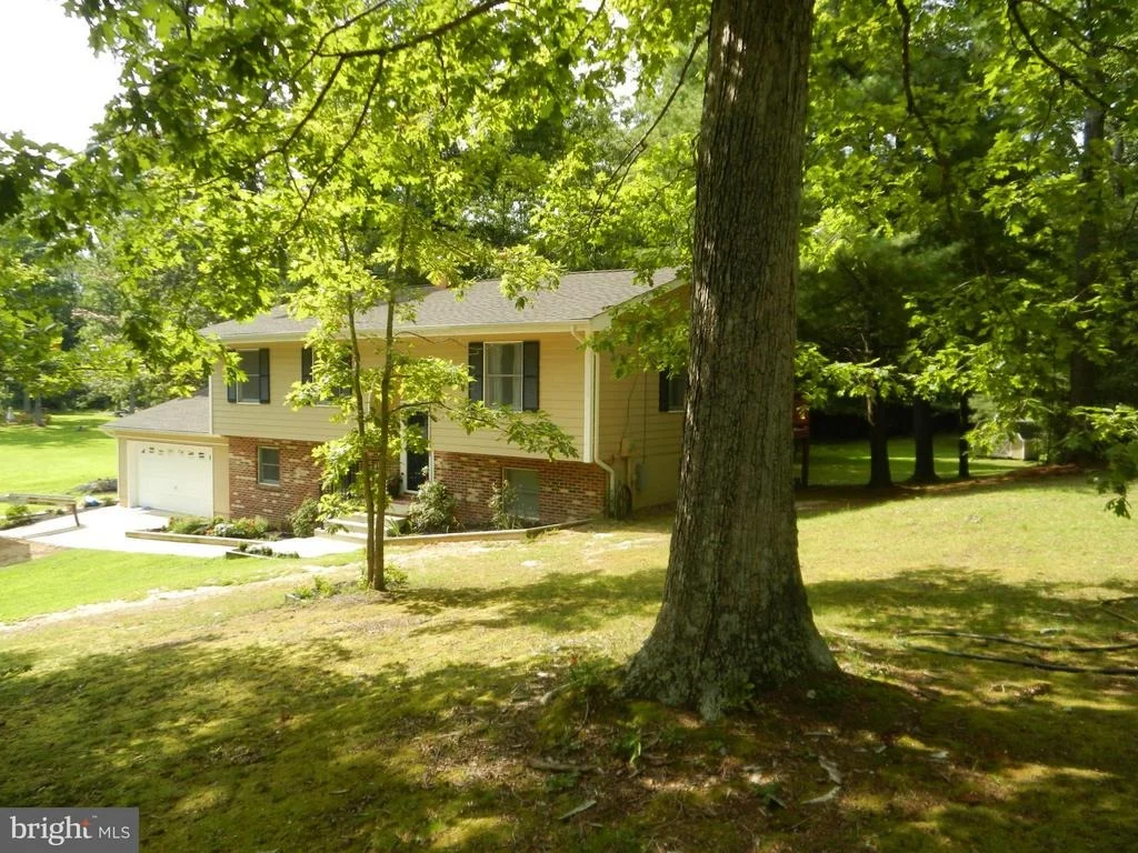 Photo of 45286 BAREFOOT DRIVE