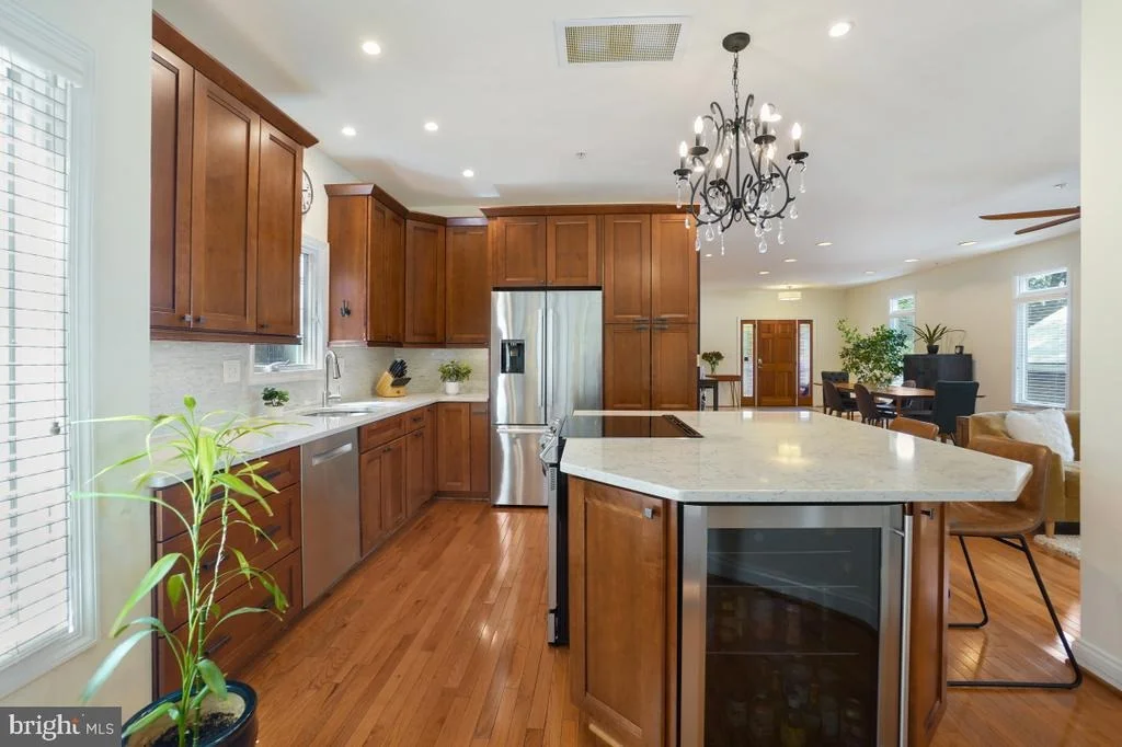 Photo of 412 SILVER SPRING AVENUE