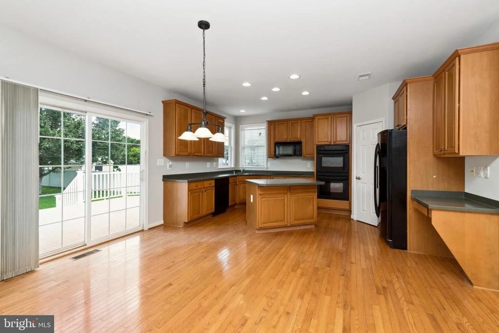 Photo of 457 UNIVERSITY DRIVE