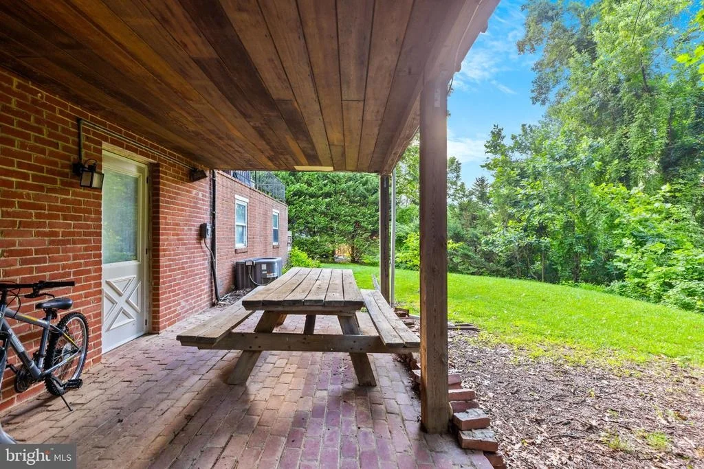 Photo of 5718 LEAF LANE