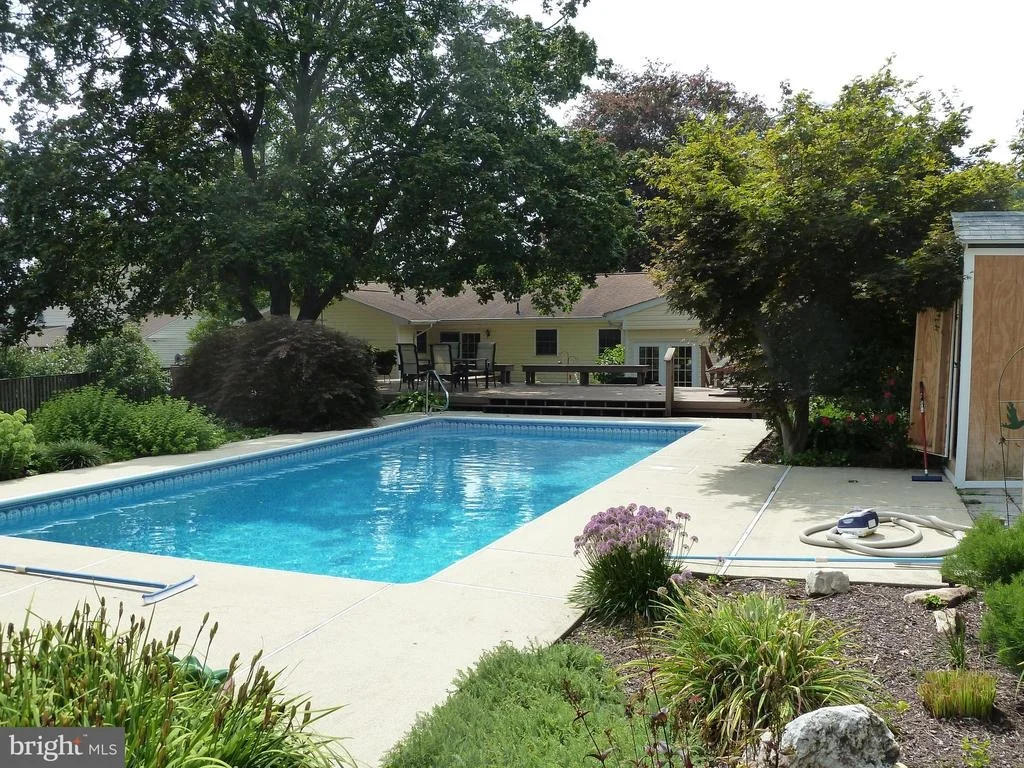 Photo of 15225 CENTERGATE DRIVE