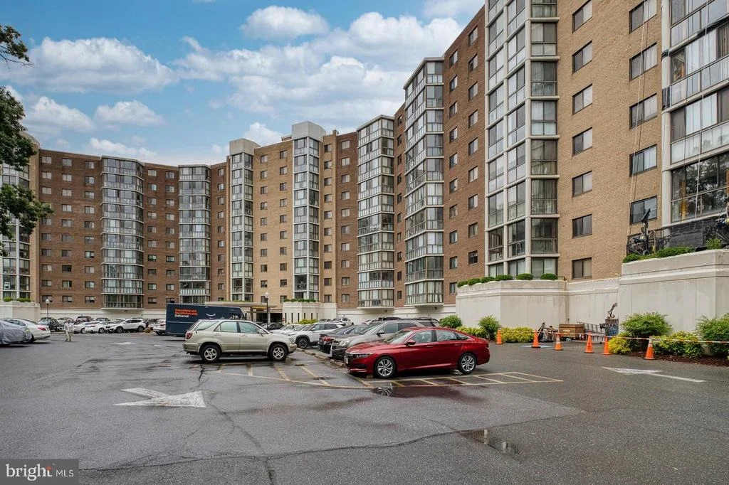 Photo of Unit 3920 at 15115 INTERLACHEN DRIVE