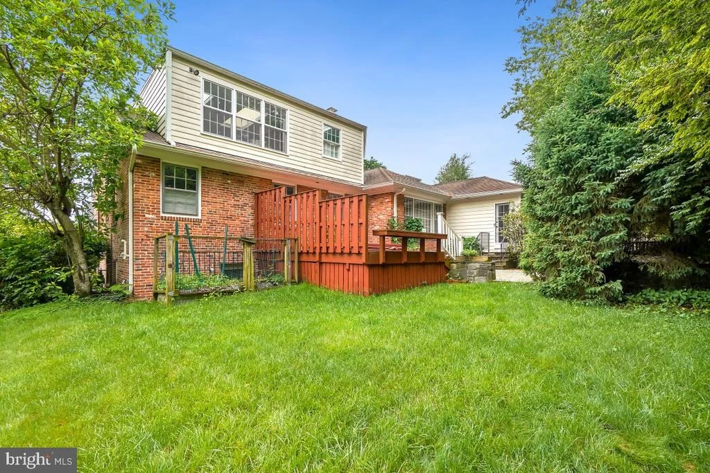 Photo of 7214 POMANDER LANE