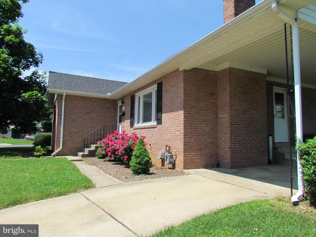 Photo of 407 DELAWARE ROAD