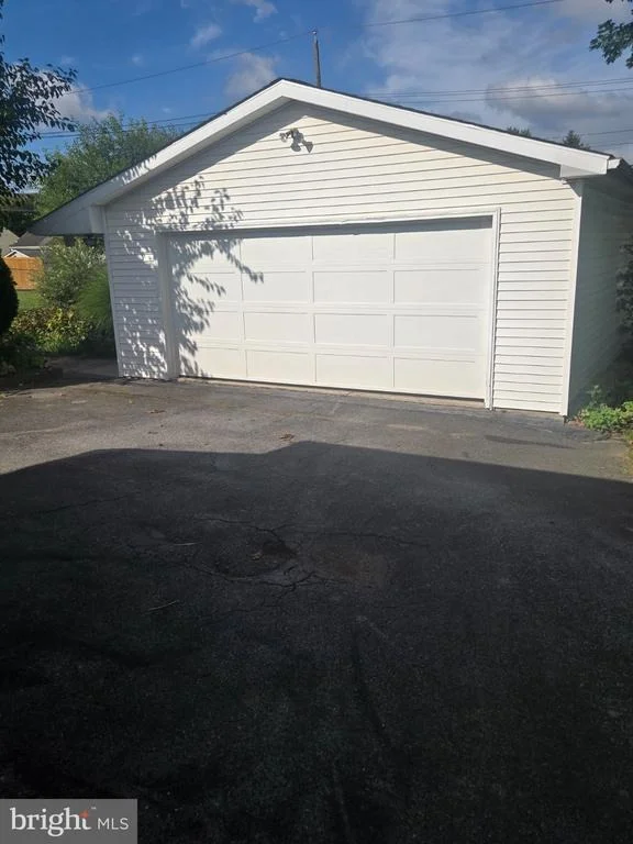 Photo of 1245 CRESCENT ROAD