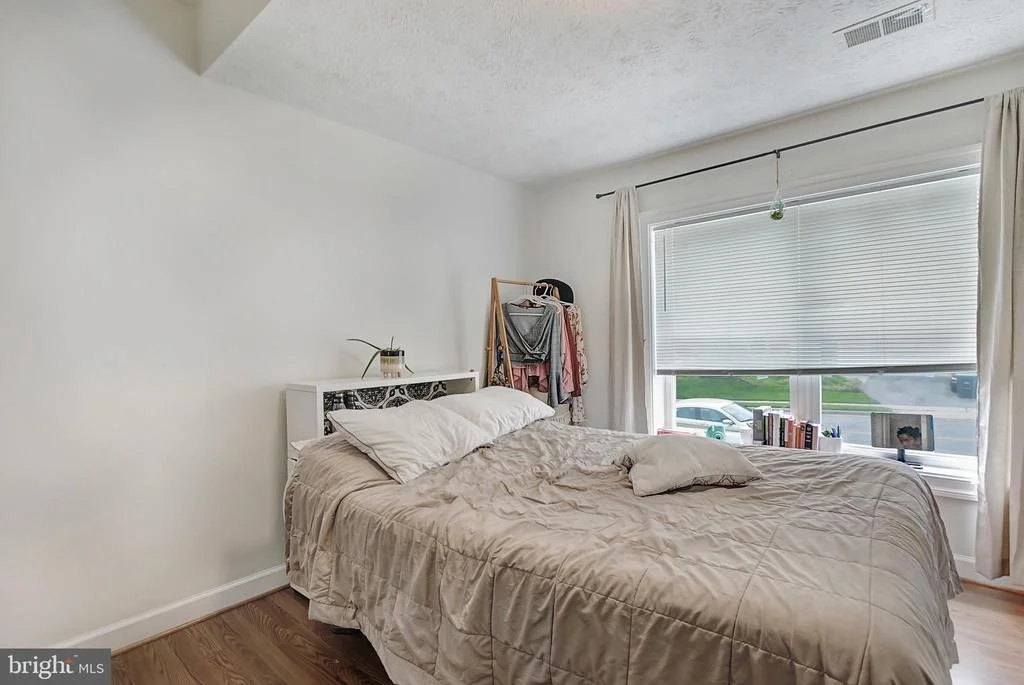 Photo of 1800 LAWNVIEW DRIVE