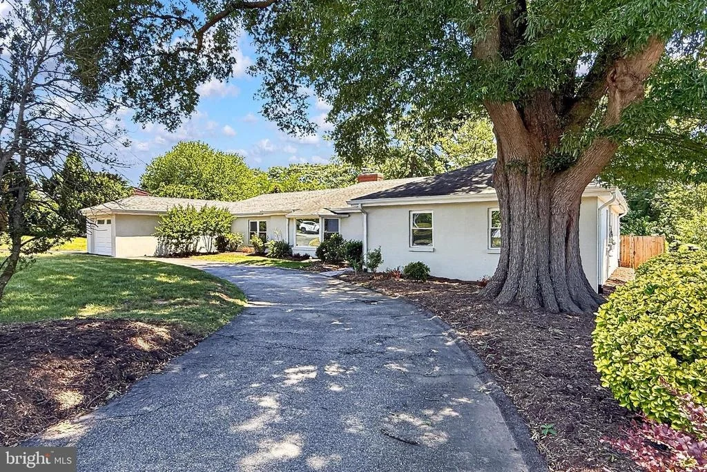 Photo of 201 LONGVIEW DRIVE