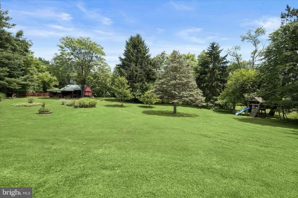 Photo of 2319 BRADDOCK ROAD