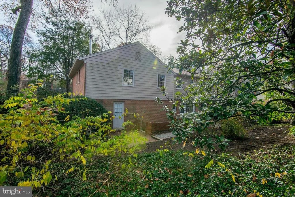 Photo of 7110 DEVONSHIRE ROAD