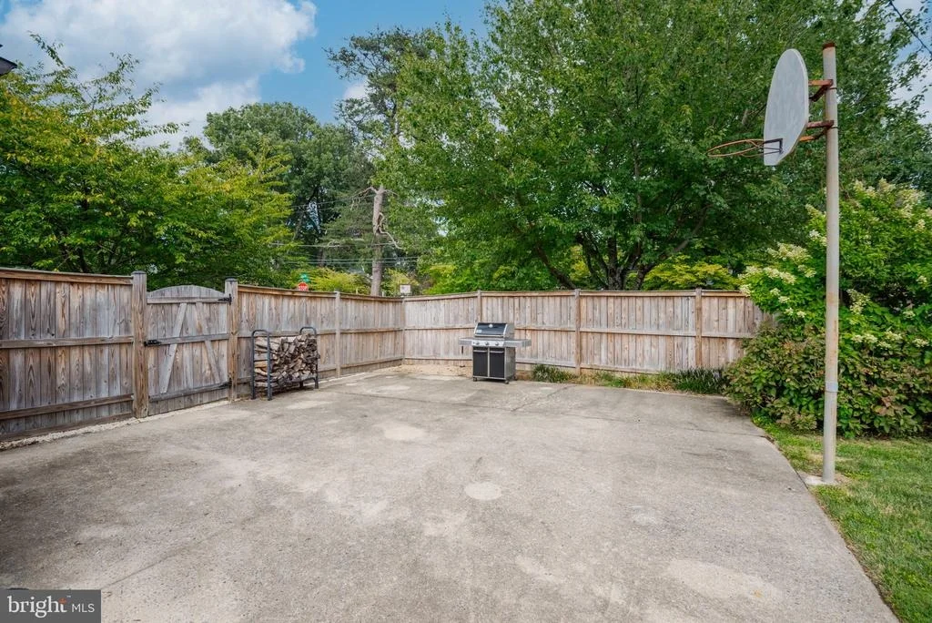 Photo of 104 WILLIAMSBURG DRIVE