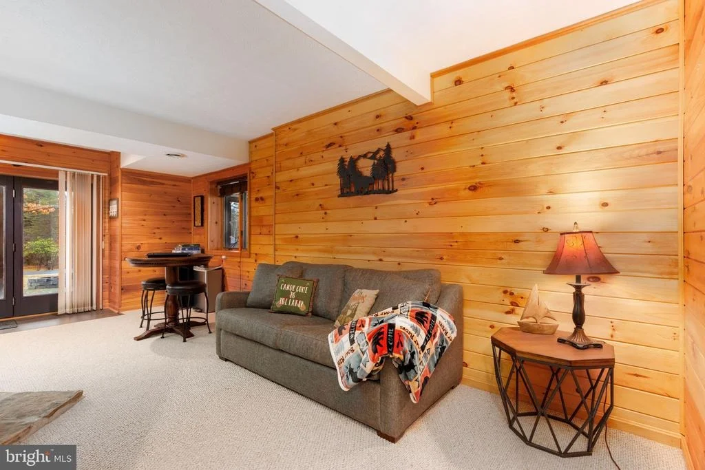 Photo of 925 PINE TREE POINT ROAD