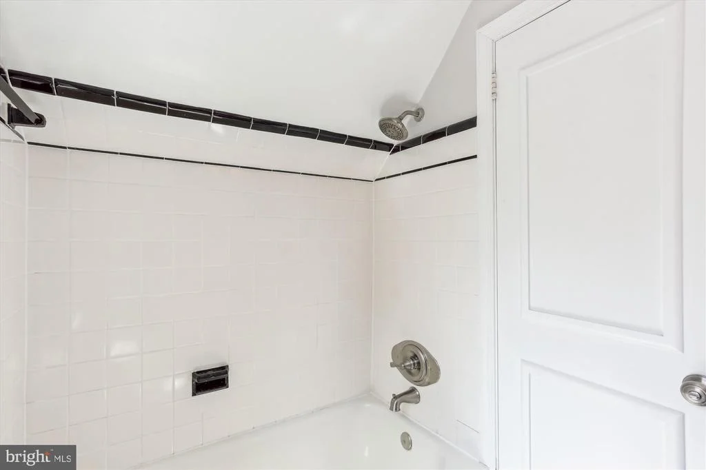 Photo of 813 MIDLAND ROAD