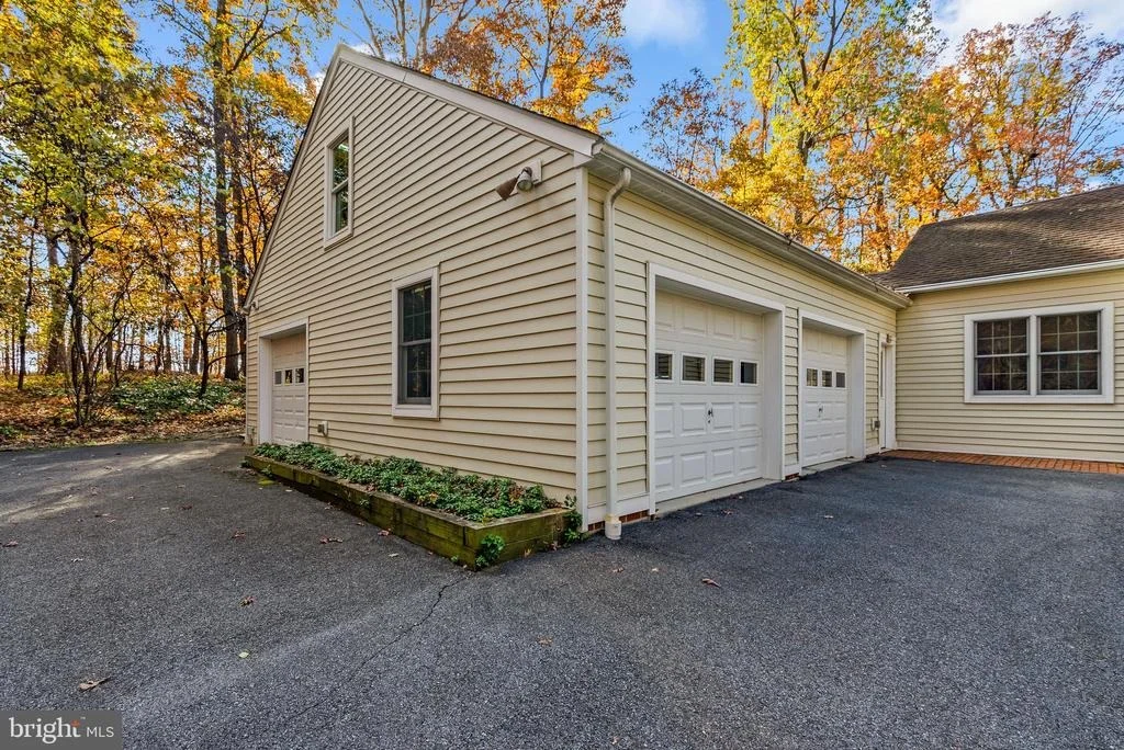Photo of 15720 COMUS ROAD