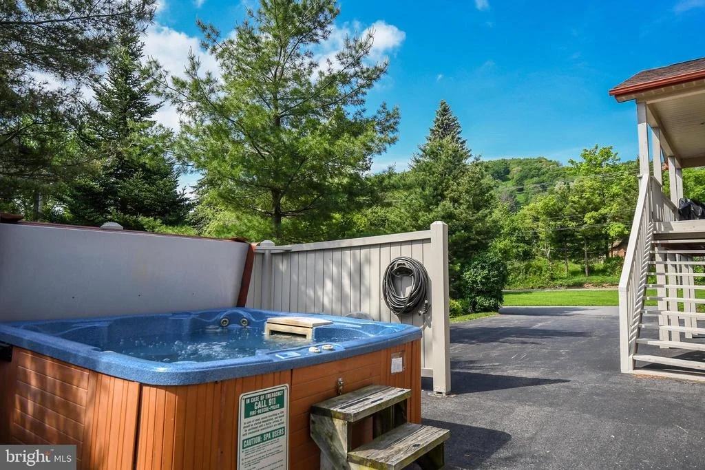 Photo of 305 LAKE POINTE DRIVE