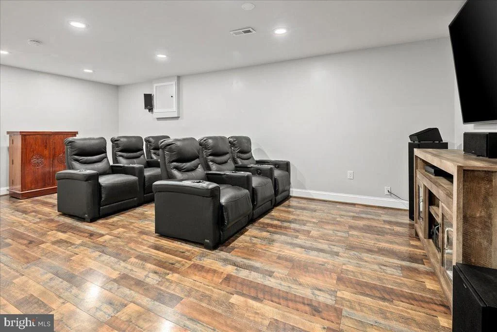 Photo of 9426 MOUNT VERNON CIRCLE