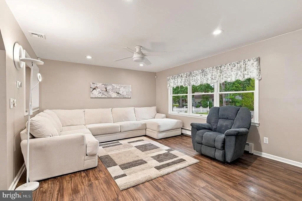 Photo of 2215 LONGWOOD DRIVE