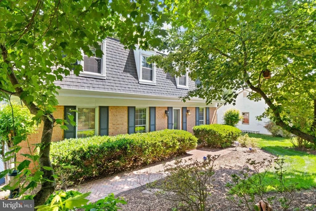 Photo of 2037 DURAND DRIVE