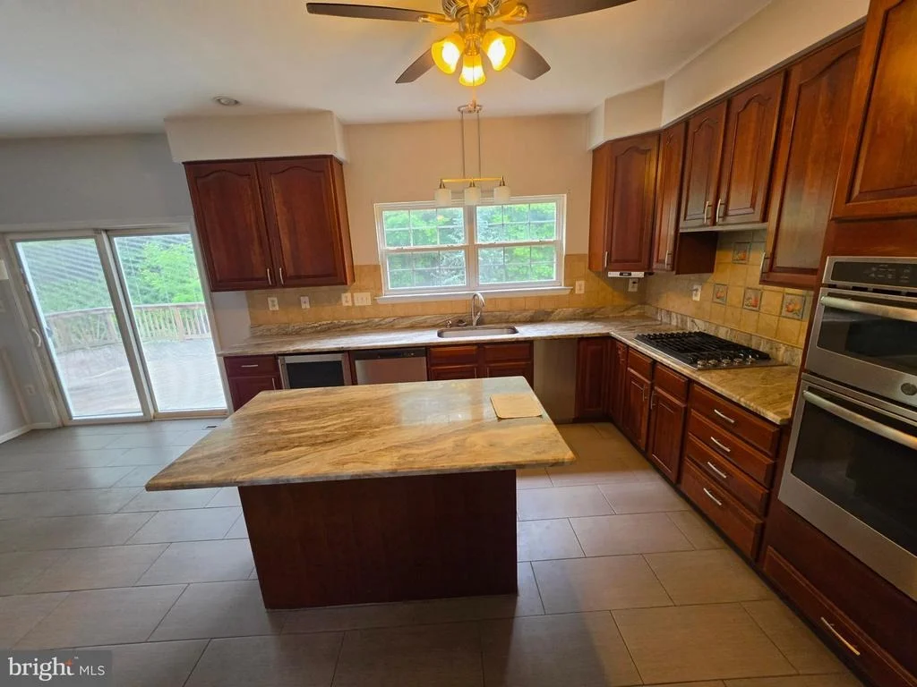 Photo of 12675 PERRYWOOD LANE