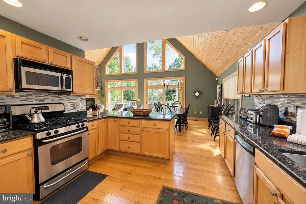 Photo of 431 MOUNTAINTOP ROAD