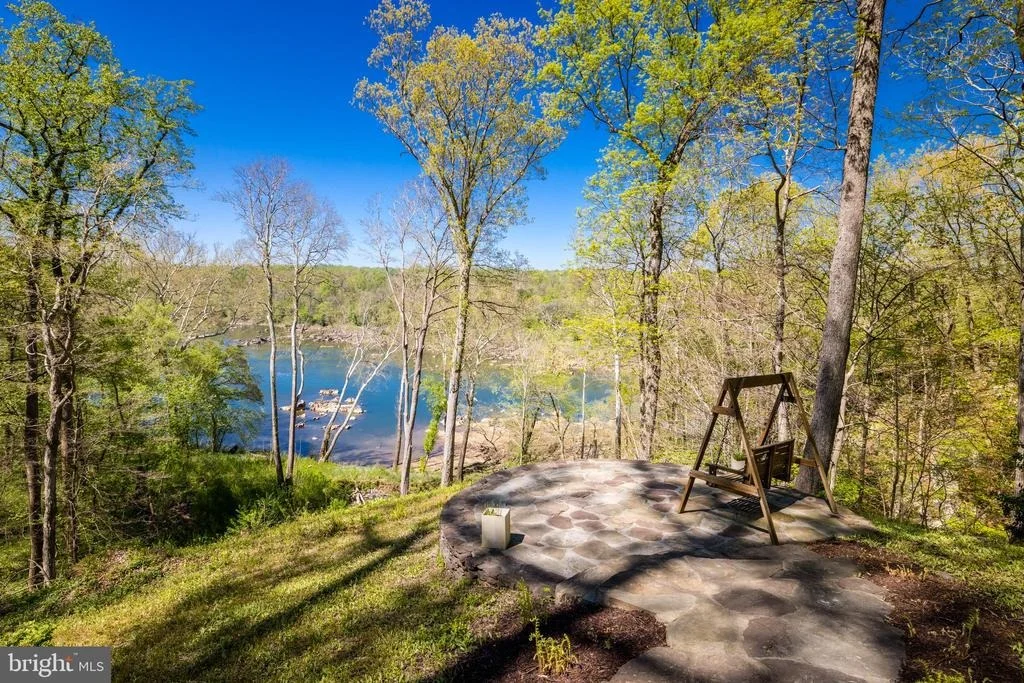 Photo of 658 LIVE OAK DRIVE