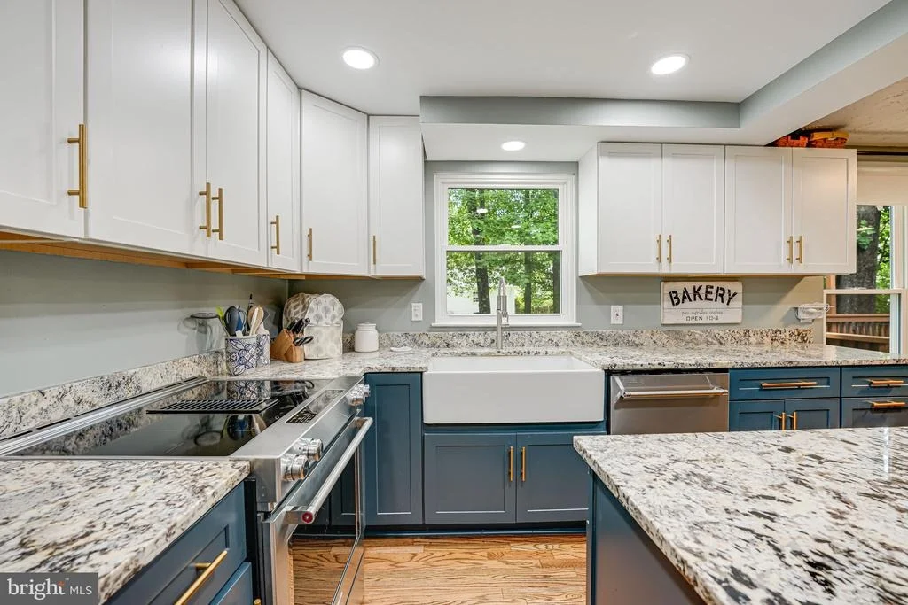 Photo of 15198 HOLLEYSIDE DRIVE
