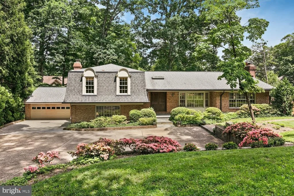 Photo of 1613 FOREST LANE