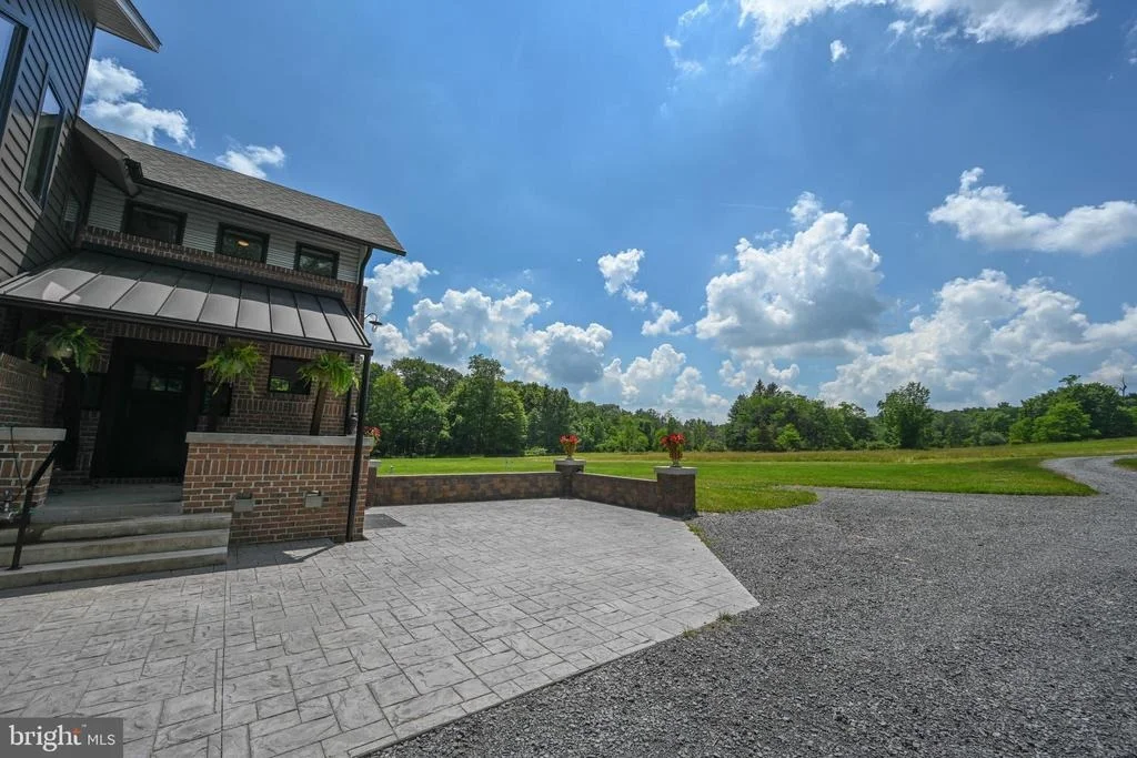 Photo of 415 NAZELROD ROAD