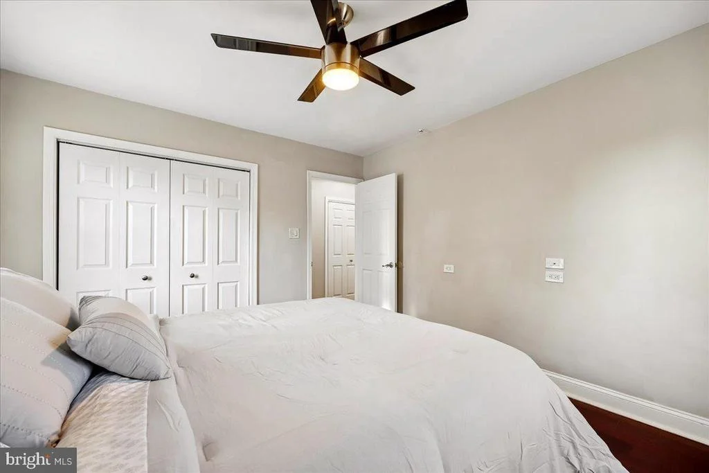 Photo of 6 CRESTVIEW COURT
