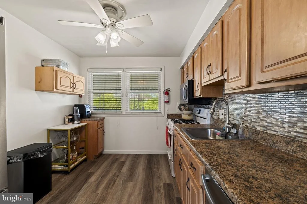 Photo of 111 E HEMMINGS WAY
