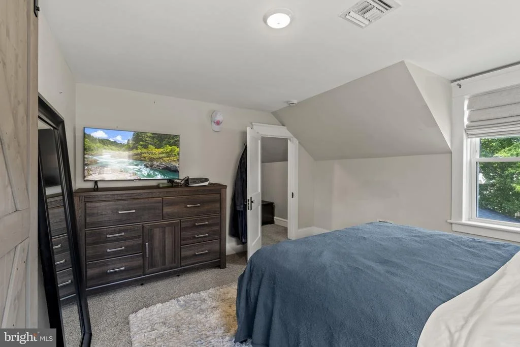 Photo of 425 FLORENCE AVENUE