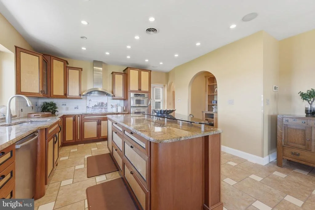 Photo of 2292 LAKE DRIVE