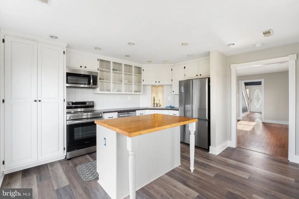 Photo of 18499 AUBURN ROAD