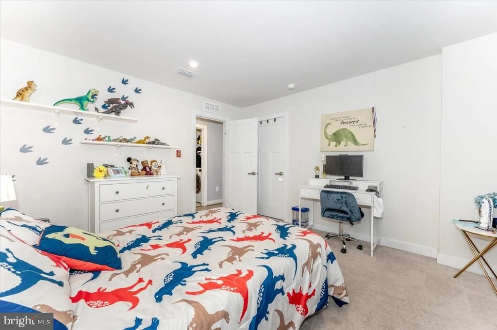 Photo of 76 VANCOUVER PLACE