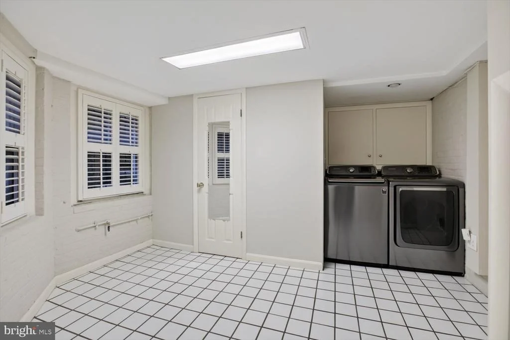 Photo of 304 A STREET SE