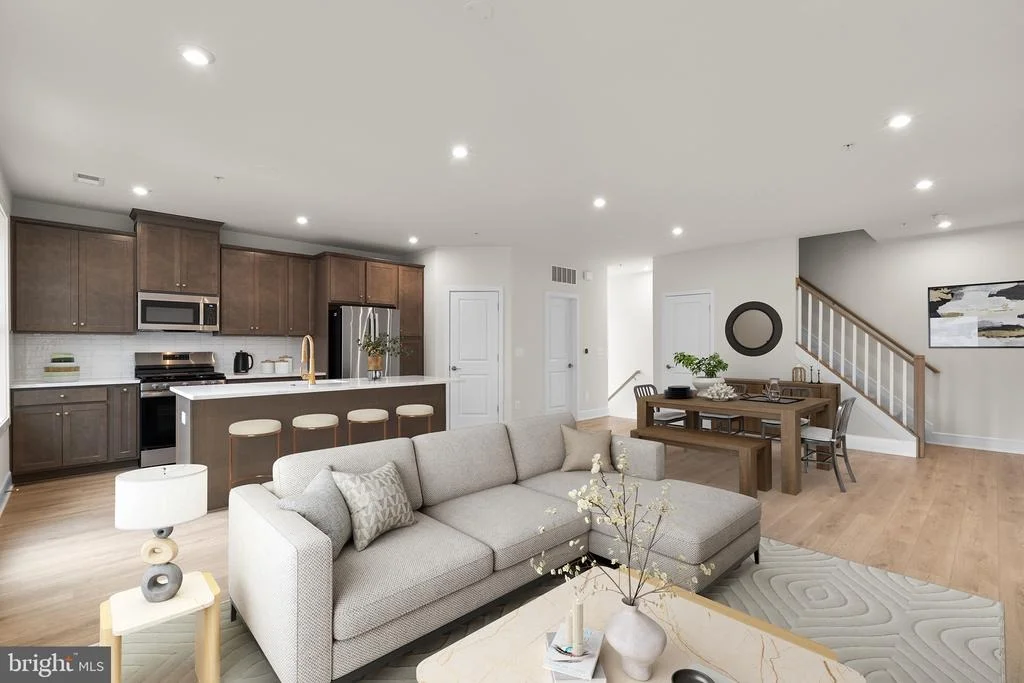 Photo of 43305 FARRINGDON SQUARE