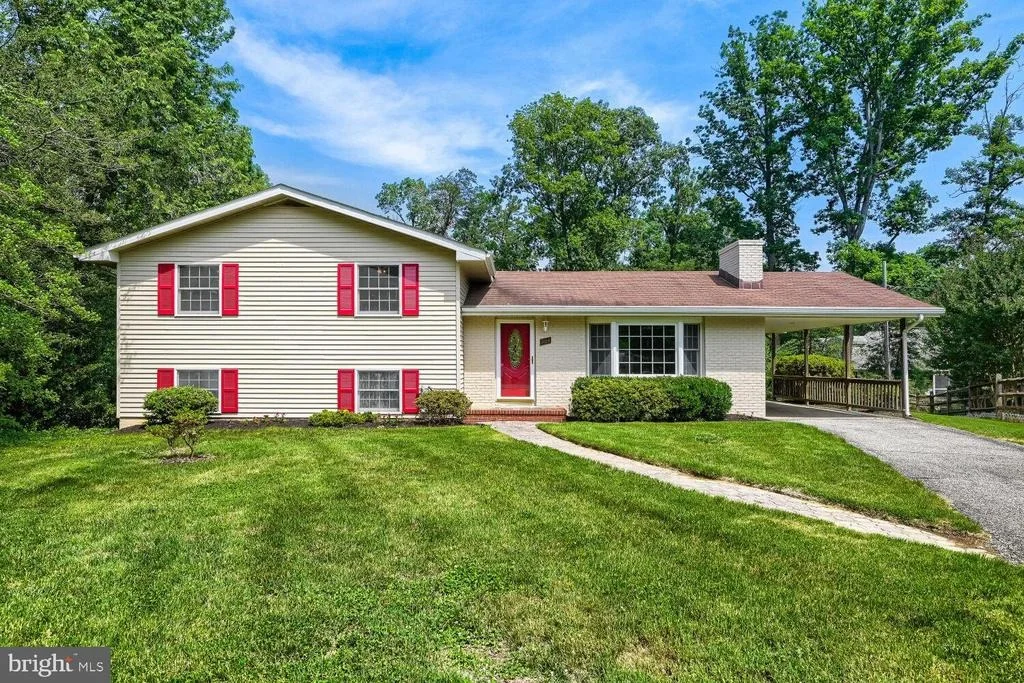 Photo of 304 PINE CIRCLE