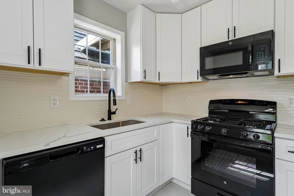 Photo of 527 FOREST VIEW ROAD