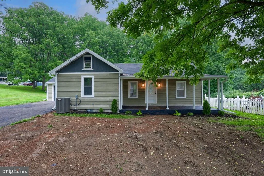 Photo of 1384 ROUNDTOP ROAD