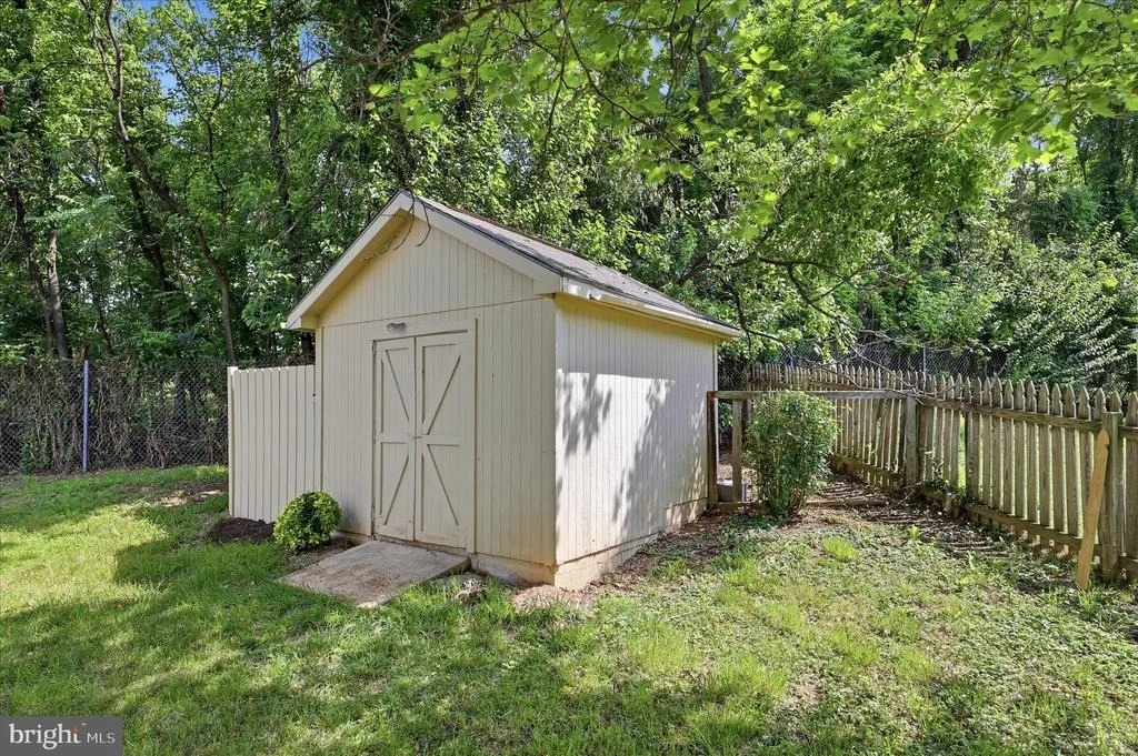 Photo of 6135 FIELDCREST COURT