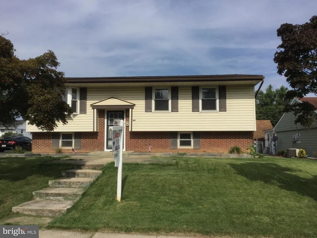 Photo of 419 WHITE OAK PLACE