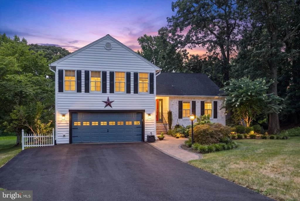 Photo of 527 BAY HILLS DRIVE