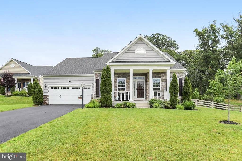 Photo of 26798 BARNSLEY PLACE