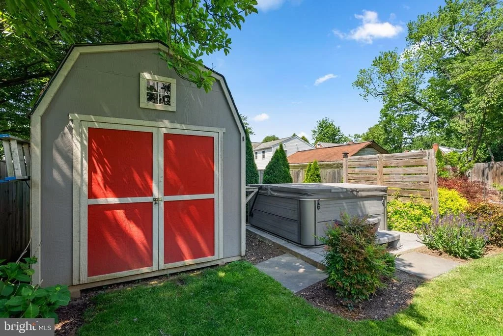 Photo of 9504 BILTMORE DRIVE