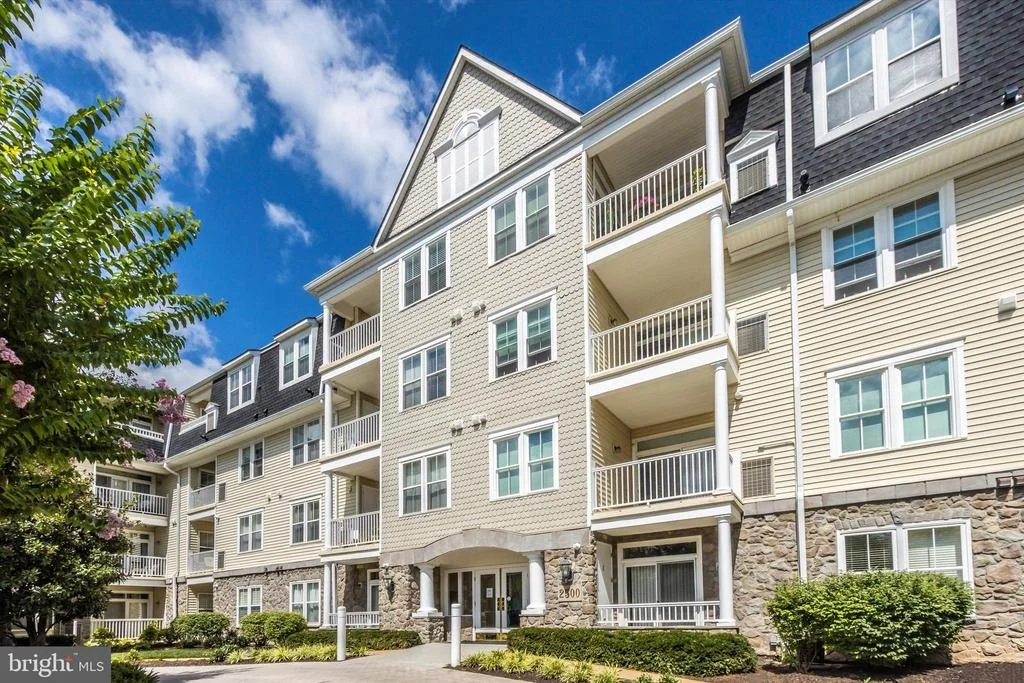 Photo of Unit 415 at 2500 WATERSIDE DRIVE