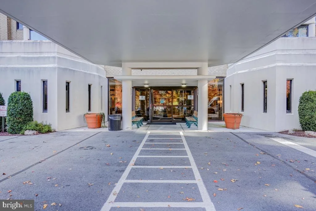 Photo of Unit 1625 at 15101 INTERLACHEN DRIVE