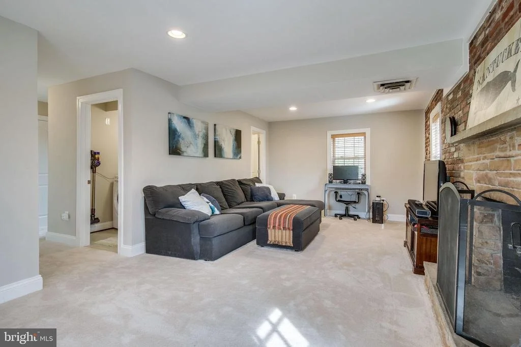 Photo of 919 JUNIPER PLACE