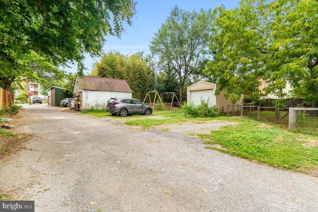 Photo of 729 TRAIL AVENUE