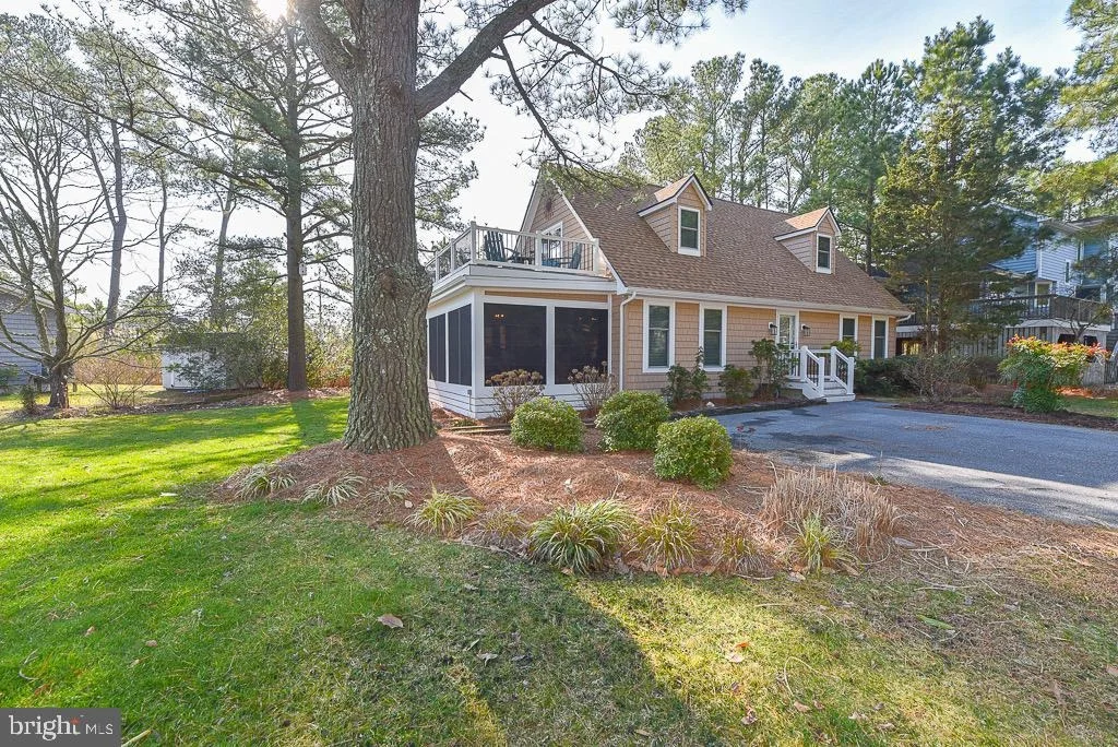 Photo of 956 LAKE VIEW DRIVE