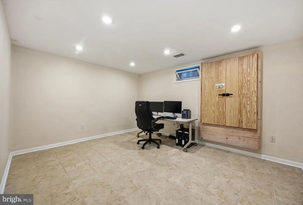 Photo of 2416 VALLEY BROOK LANE